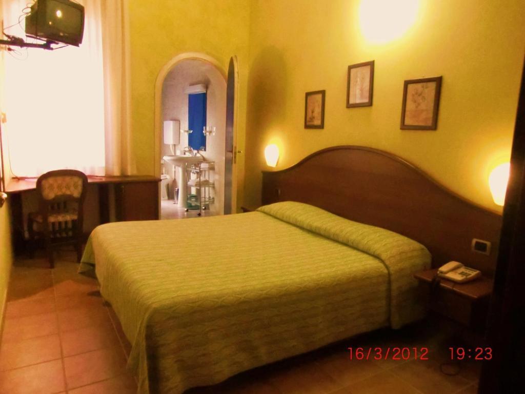فيرونا Hotel Cavour الغرفة الصورة