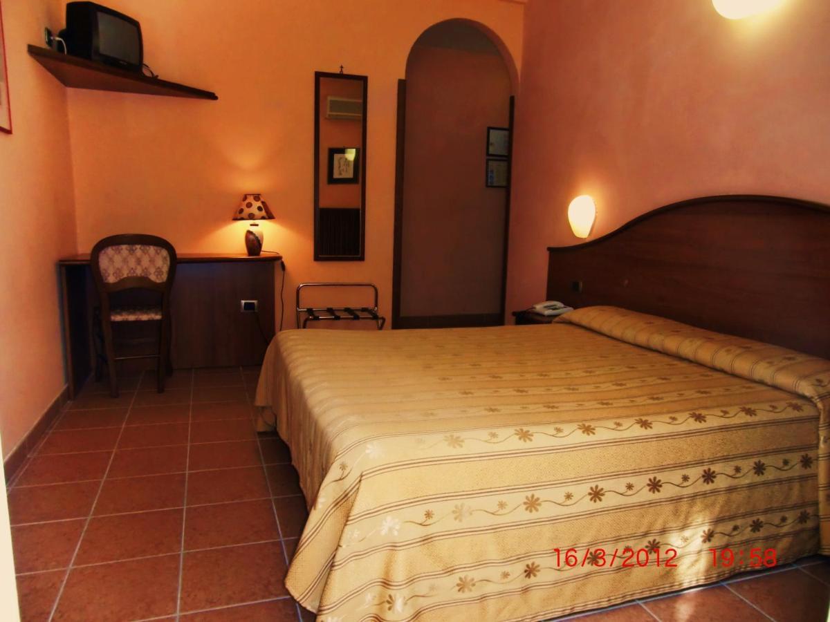فيرونا Hotel Cavour الغرفة الصورة